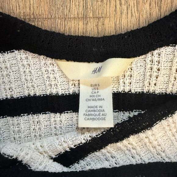 H&M Textured-knit Tank Top - Cream/black striped-Size Medium - Picture 2 of 3